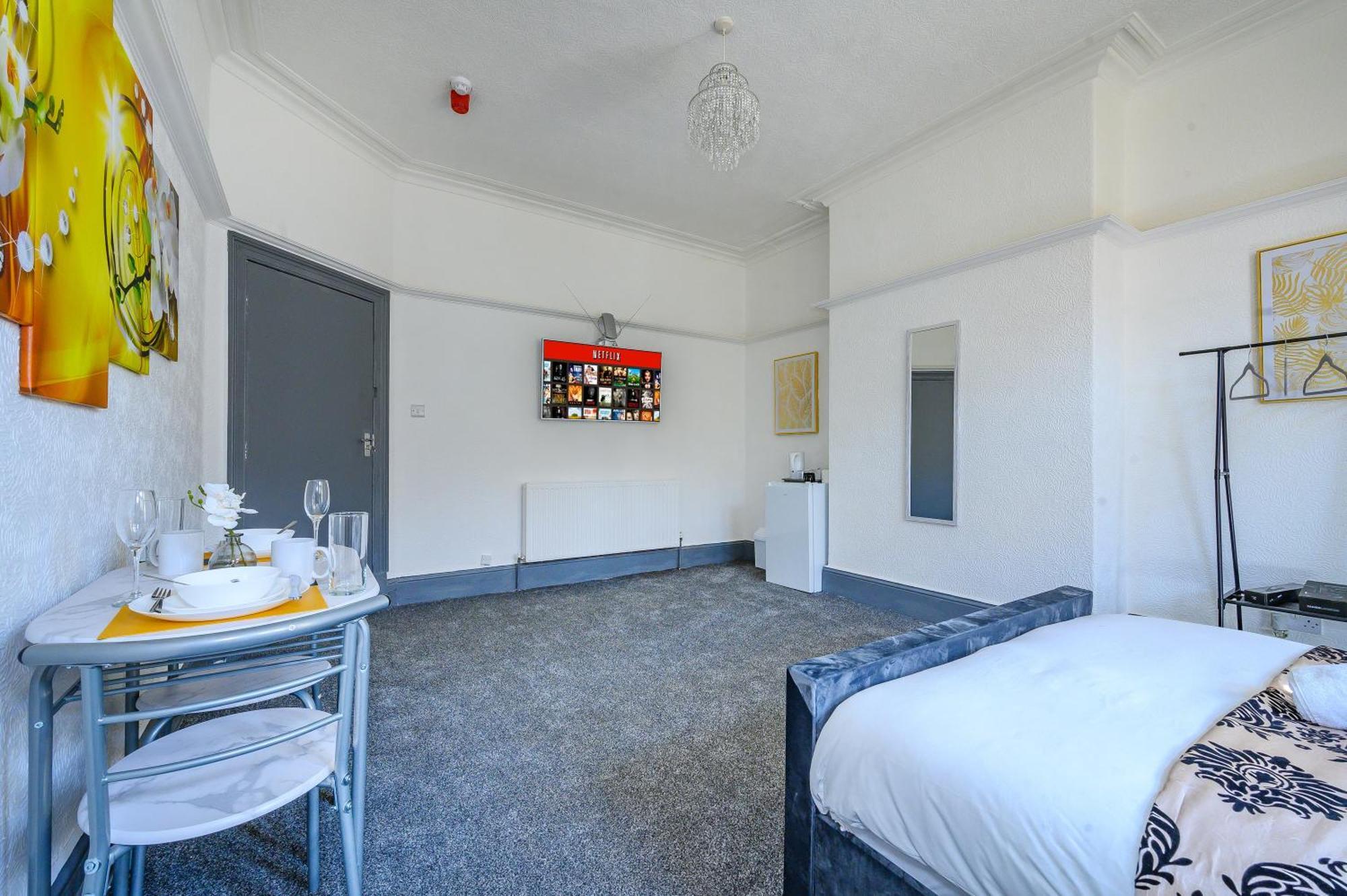 -rf7h- For Your Relaxed & Cosy Free Parking Homestay Leeds (West Yorkshire)