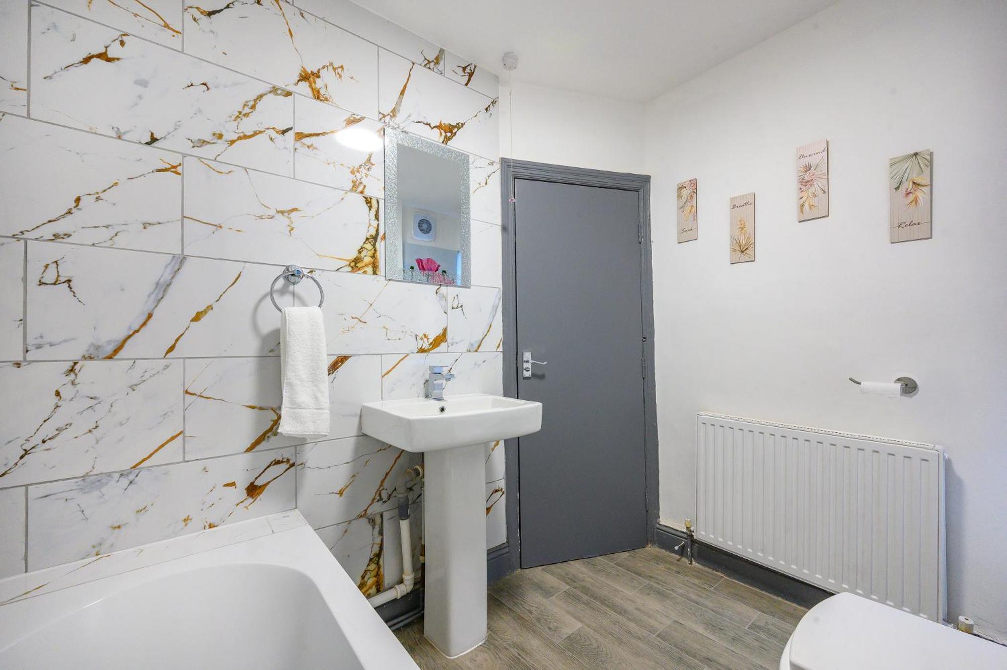 -rf7h- For Your Relaxed & Cosy Free Parking Leeds (West Yorkshire)