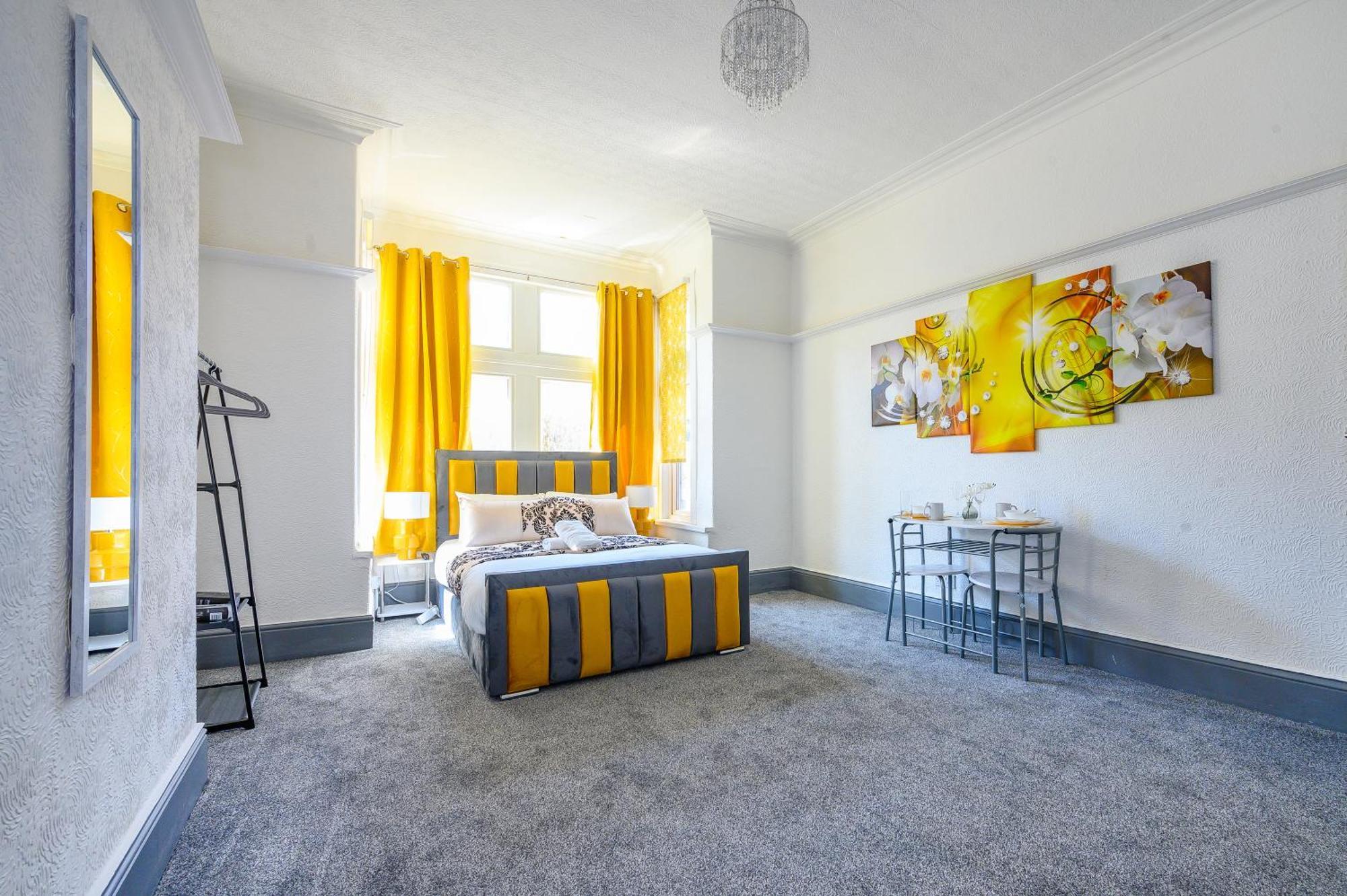 -rf7h- For Your Relaxed & Cosy Free Parking * Leeds (West Yorkshire)